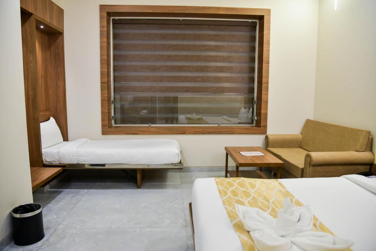 Shree Ganga Smb Hotels Ujjain Eksteriør bilde