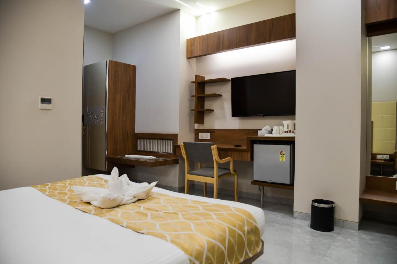 Shree Ganga Smb Hotels Ujjain Eksteriør bilde