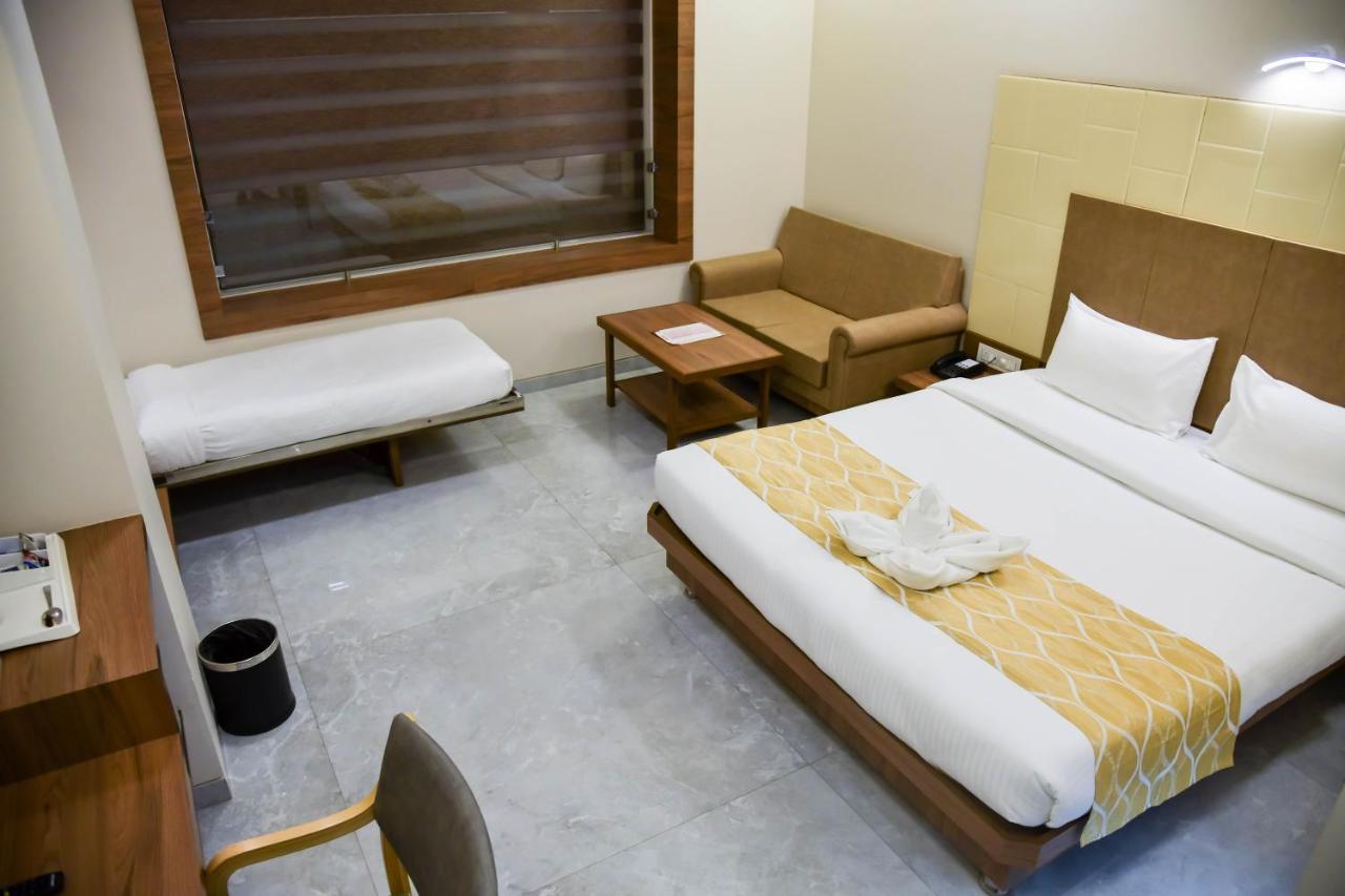 Shree Ganga Smb Hotels Ujjain Eksteriør bilde