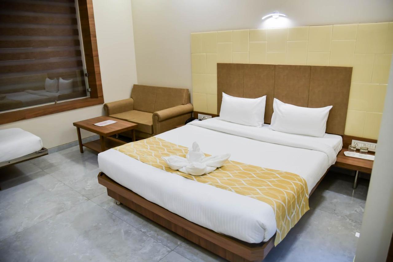 Shree Ganga Smb Hotels Ujjain Eksteriør bilde