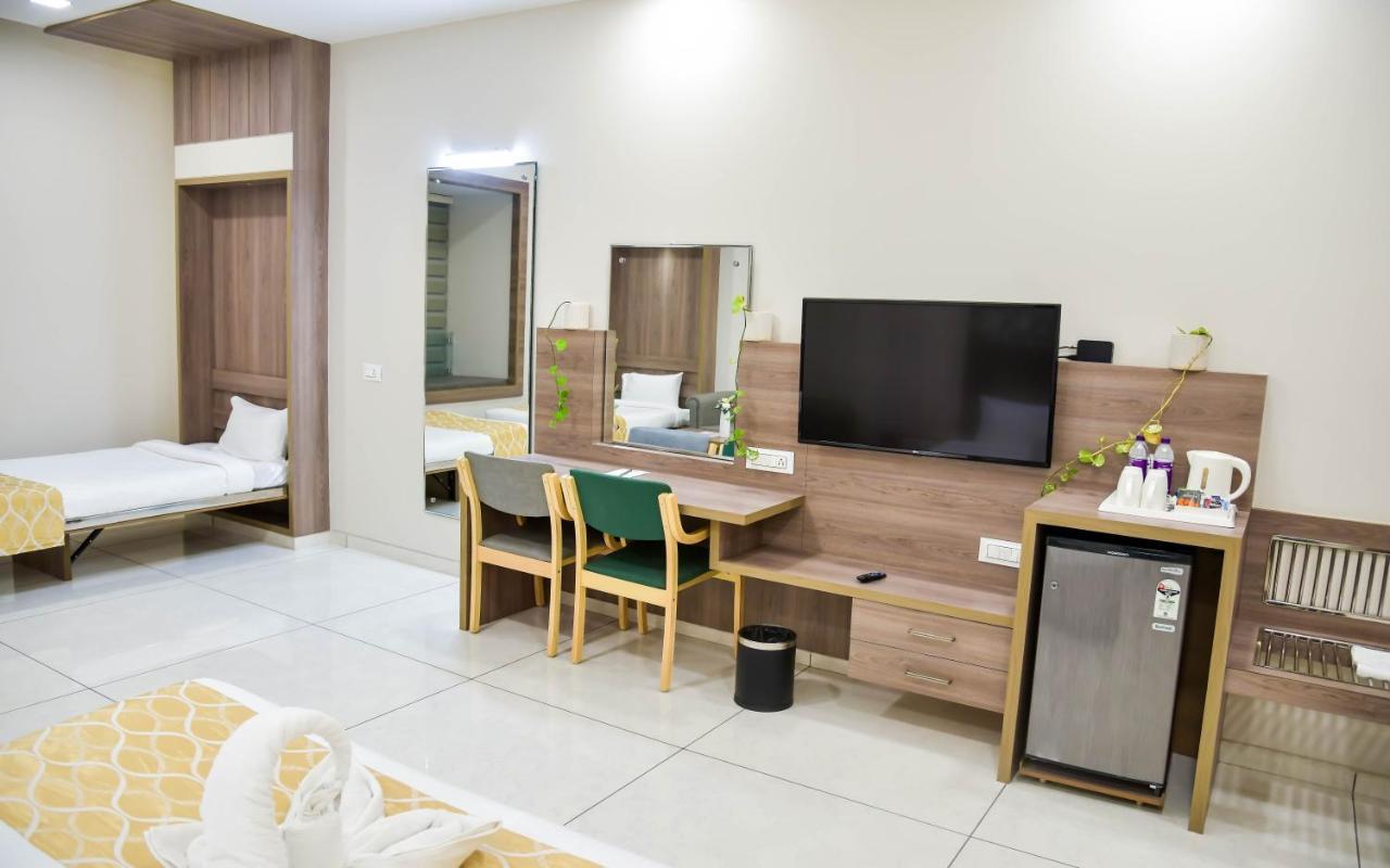 Shree Ganga Smb Hotels Ujjain Eksteriør bilde