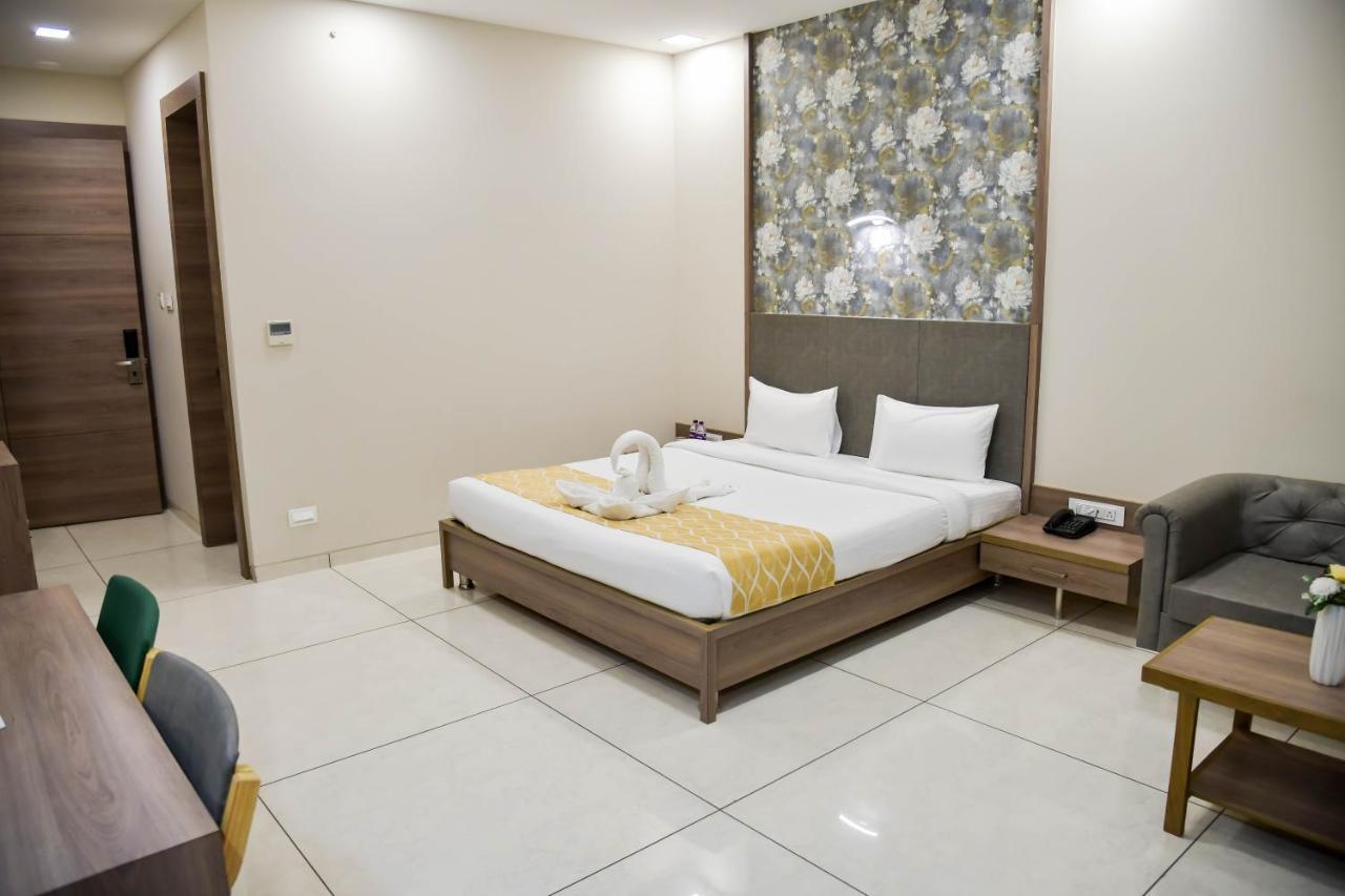 Shree Ganga Smb Hotels Ujjain Eksteriør bilde