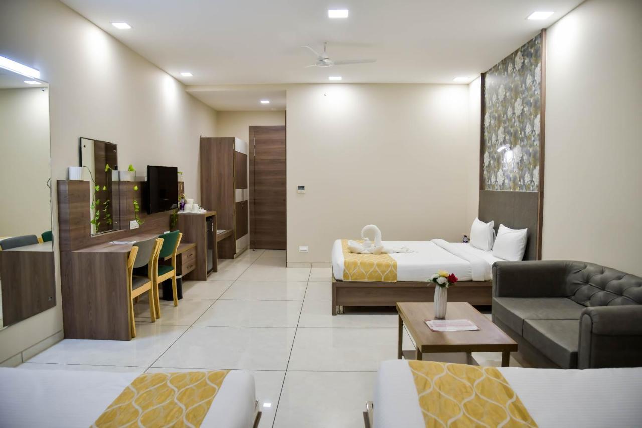 Shree Ganga Smb Hotels Ujjain Eksteriør bilde