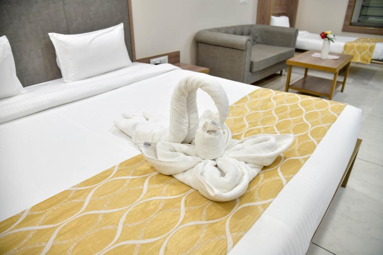 Shree Ganga Smb Hotels Ujjain Eksteriør bilde
